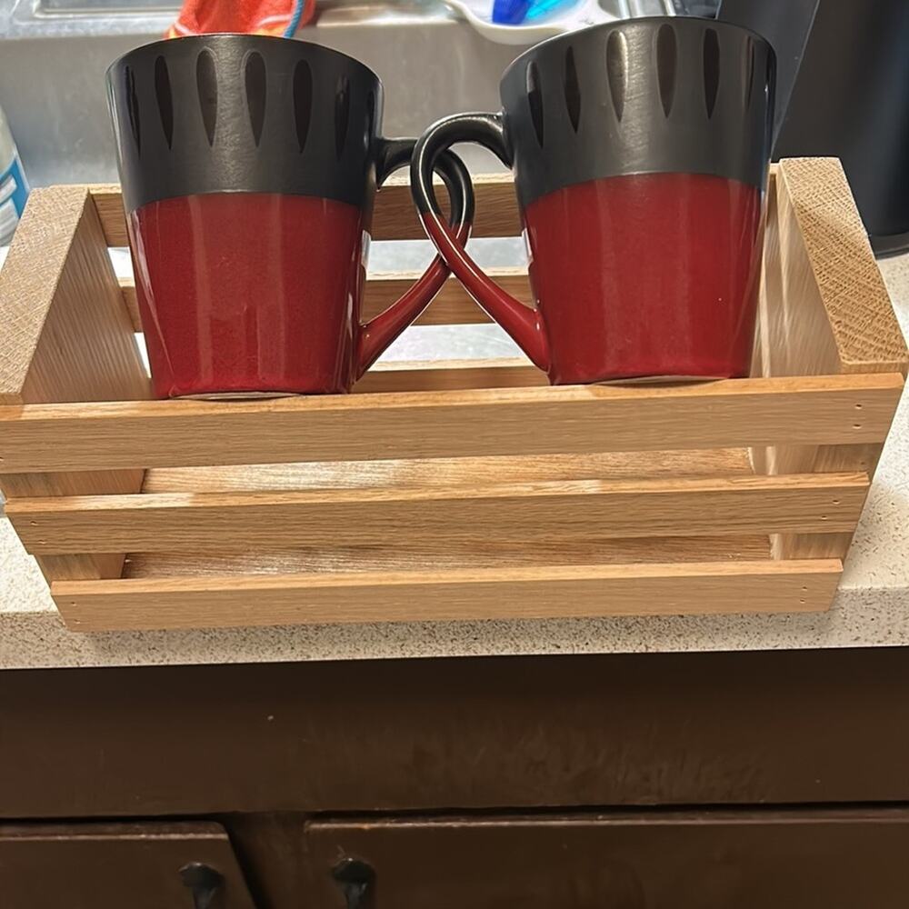 Raw Wood small crate perfect for a coffee bar with two black and red cups